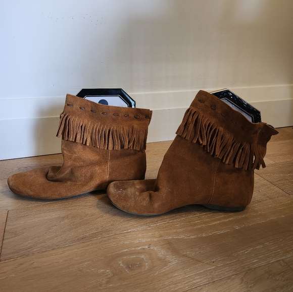 KATE & MEL | Suede tassle ankle booties - Picture 2 of 11